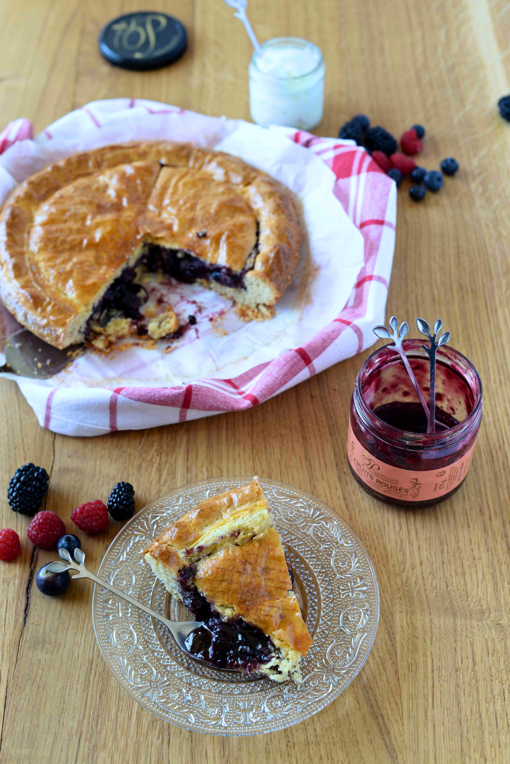 recette Tourte rustique à la confiture Fruits rouges Le Plantivore et Caillé