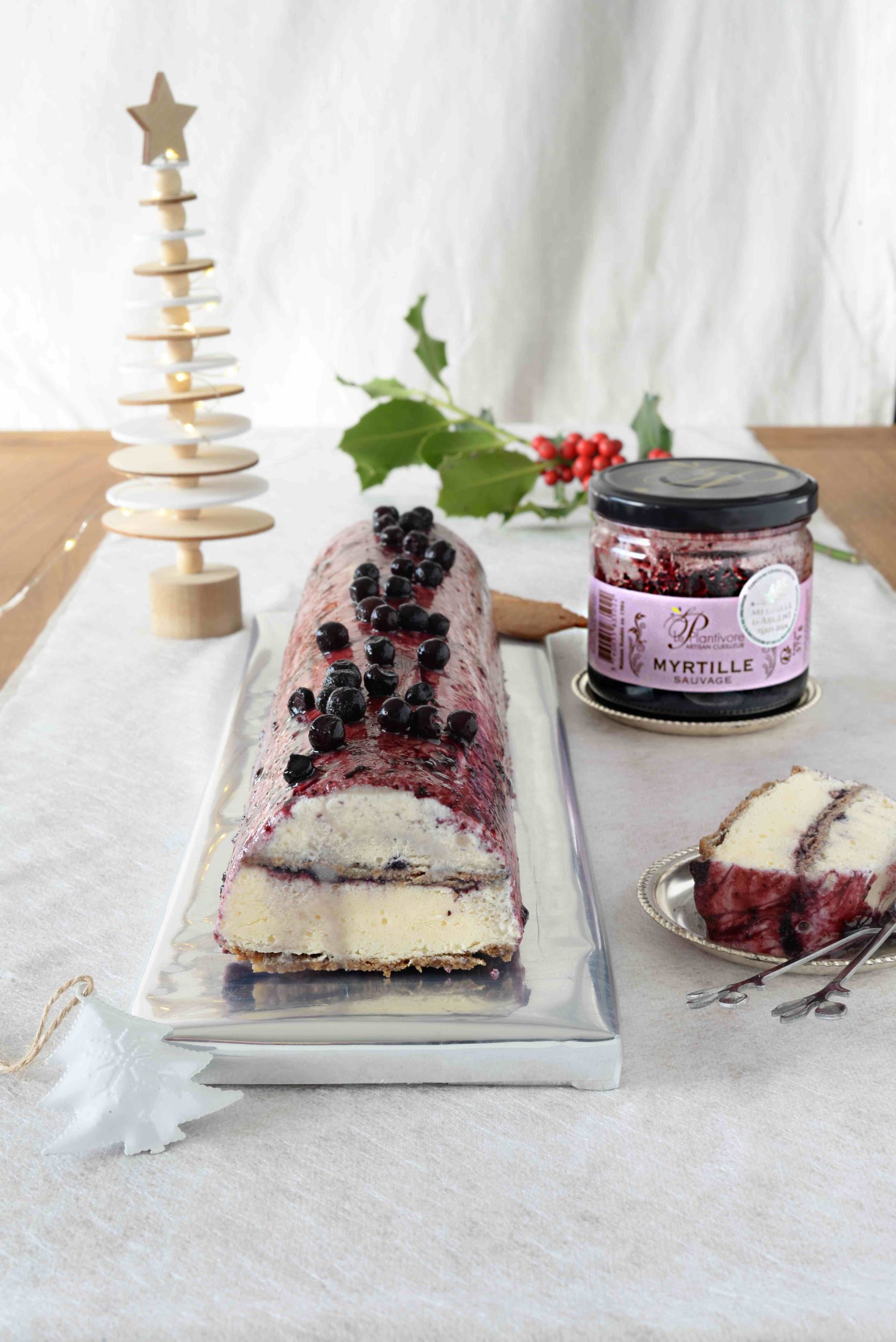 Bûche glacée façon Tiramisu à la confiture de Myrtille & Tuiles aux Amandes