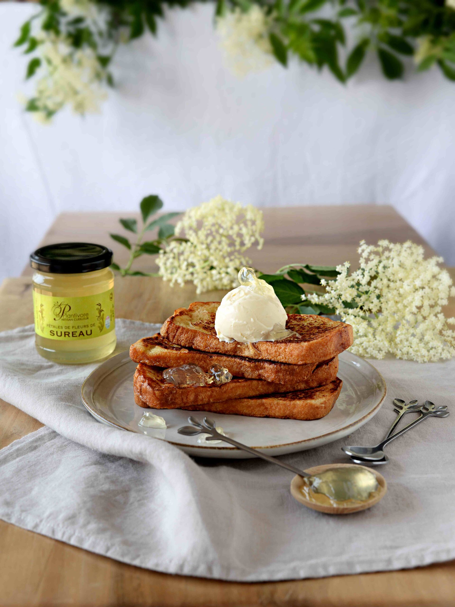 Brioche perdue à la Gelée de pétales de fleurs de Sureau, glace à la Vanille